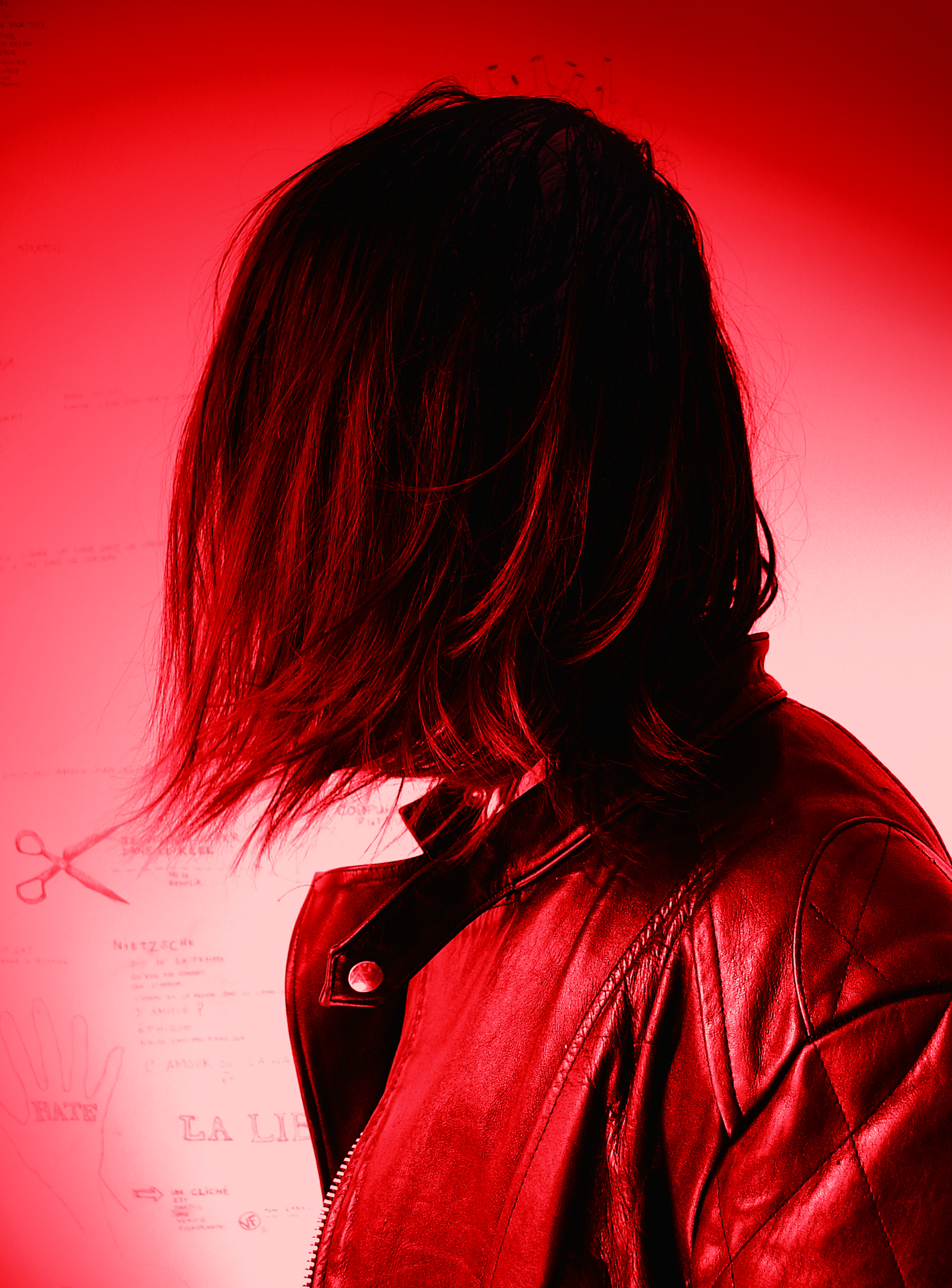 Portrait fond rouge