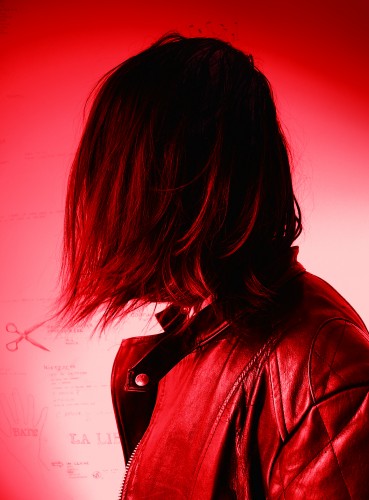 Portrait fond rouge